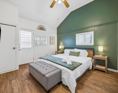 211 Lessin Ln - Photo Thumbnail 7
