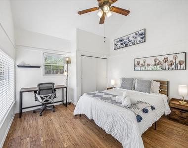 211 Lessin Ln - Photo Thumbnail 9