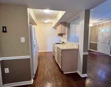 114 N Altamont Avenue - Photo Thumbnail 8