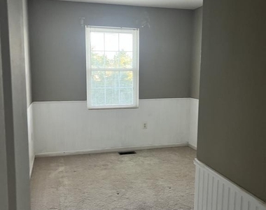 114 N Altamont Avenue - Photo Thumbnail 12