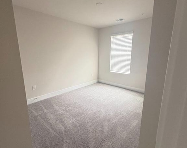 2197 Winterberry Lane - Photo Thumbnail 12