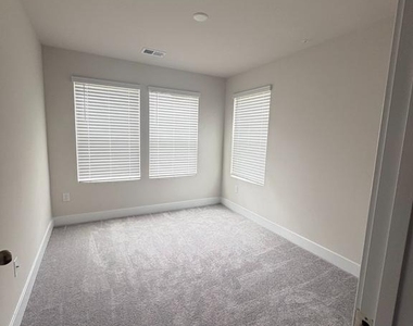 2197 Winterberry Lane - Photo Thumbnail 9