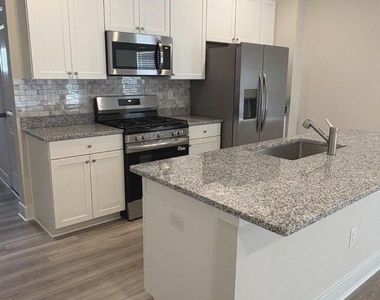 2197 Winterberry Lane - Photo Thumbnail 5