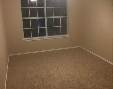 2205 Wisteria Way - Photo Thumbnail 8