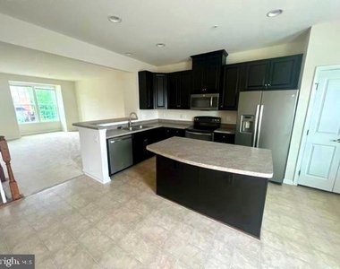 12001 Roy Hobbs Place - Photo Thumbnail 2