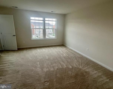 12001 Roy Hobbs Place - Photo Thumbnail 7