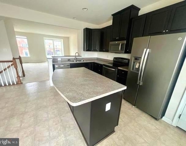 12001 Roy Hobbs Place - Photo Thumbnail 4