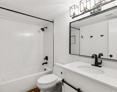2119 Oxford Ave - Photo Thumbnail 8