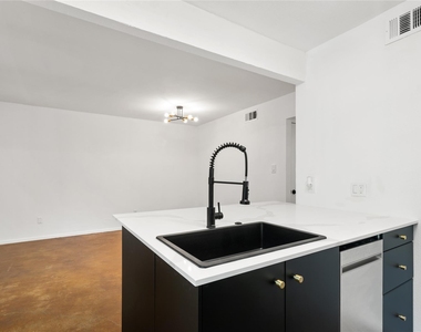 2119 Oxford Ave - Photo Thumbnail 2