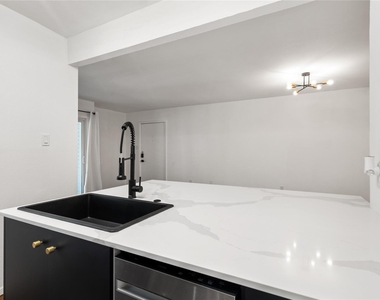 2119 Oxford Ave - Photo Thumbnail 14