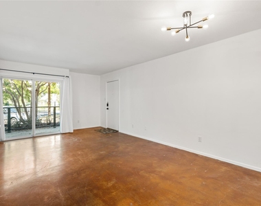 2119 Oxford Ave - Photo Thumbnail 10