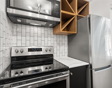 2119 Oxford Ave - Photo Thumbnail 3