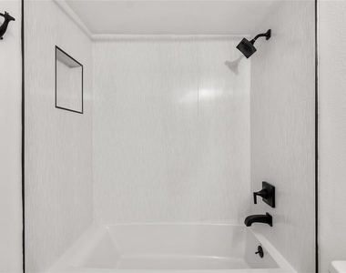 2119 Oxford Ave - Photo Thumbnail 13