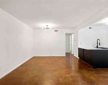2119 Oxford Ave - Photo Thumbnail 11