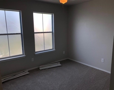 9217 Rowlands Sayle Rd - Photo Thumbnail 8