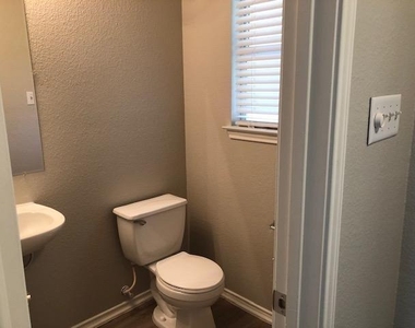 9217 Rowlands Sayle Rd - Photo Thumbnail 12
