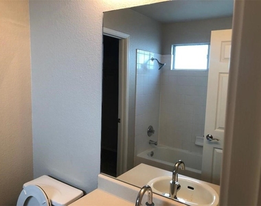 9217 Rowlands Sayle Rd - Photo Thumbnail 10