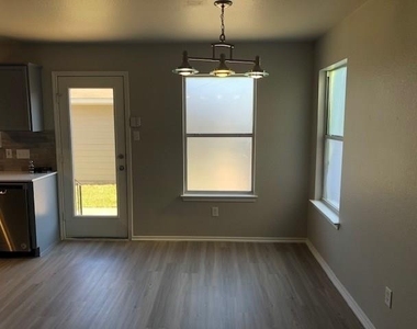 9217 Rowlands Sayle Rd - Photo Thumbnail 3