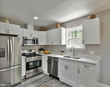 19 Pelczar Avenue - Photo Thumbnail 17