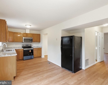 7203 Rutherford Green Circle - Photo Thumbnail 6