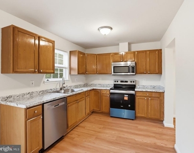 7203 Rutherford Green Circle - Photo Thumbnail 7