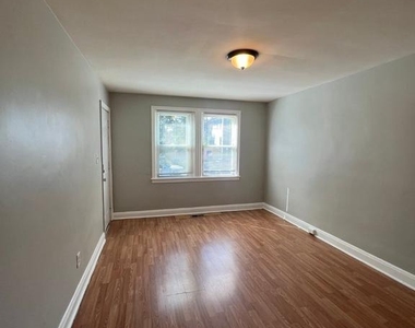 1616 Plum Street - Photo Thumbnail 3