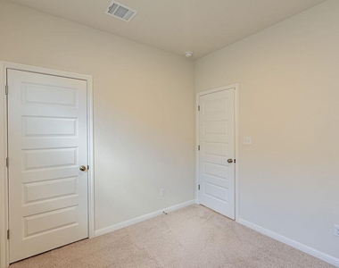 10609 Best Bet Way - Photo Thumbnail 15