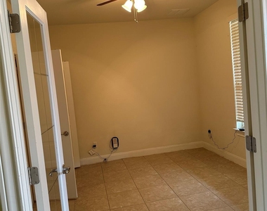 4237 Privacy Hedge St - Photo Thumbnail 15