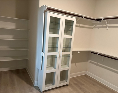 4237 Privacy Hedge St - Photo Thumbnail 9