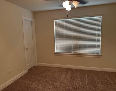 4237 Privacy Hedge St - Photo Thumbnail 23