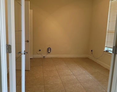 4237 Privacy Hedge St - Photo Thumbnail 14