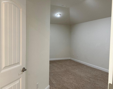 4237 Privacy Hedge St - Photo Thumbnail 16