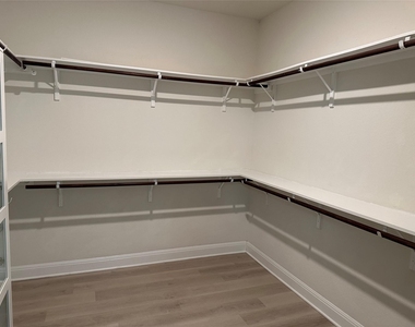 4237 Privacy Hedge St - Photo Thumbnail 5