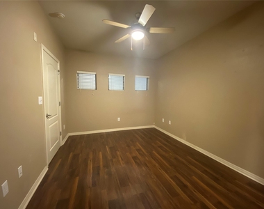 2505 San Gabriel St - Photo Thumbnail 7