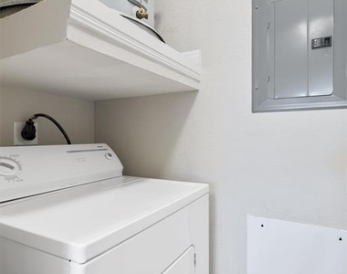 2505 San Gabriel St - Photo Thumbnail 4