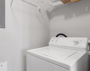 2505 San Gabriel St - Photo Thumbnail 3