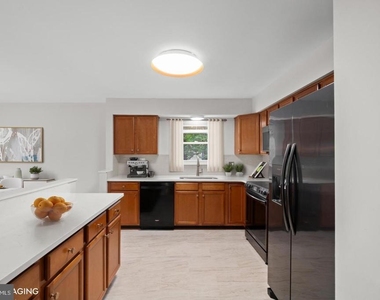 100 Oak Drive - Photo Thumbnail 6