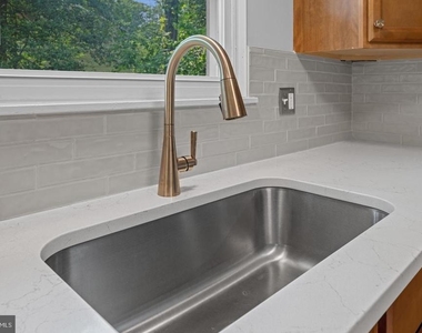 100 Oak Drive - Photo Thumbnail 8