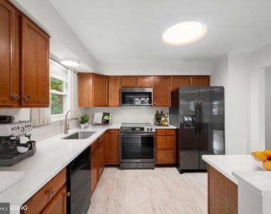 100 Oak Drive - Photo Thumbnail 7