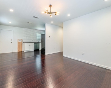 1717 Bunche Rd - Photo Thumbnail 5