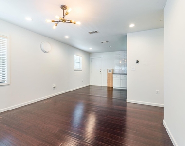 1717 Bunche Rd - Photo Thumbnail 4