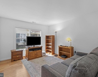 709 Sydney Terrace - Photo Thumbnail 16