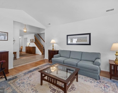 709 Sydney Terrace - Photo Thumbnail 3