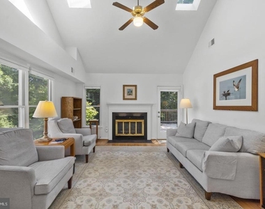 709 Sydney Terrace - Photo Thumbnail 8