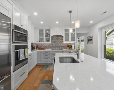 709 Sydney Terrace - Photo Thumbnail 7