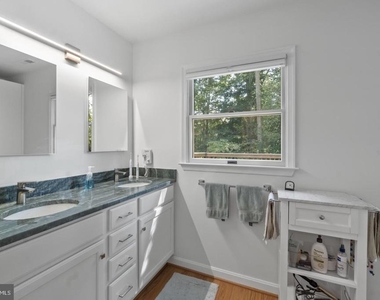 709 Sydney Terrace - Photo Thumbnail 14