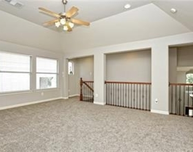 2737 Plantation Dr - Photo Thumbnail 29