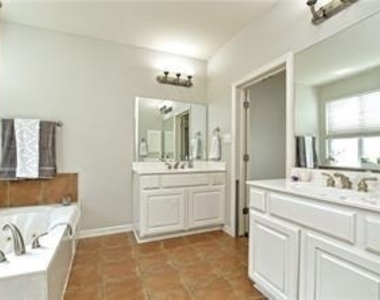 2737 Plantation Dr - Photo Thumbnail 15