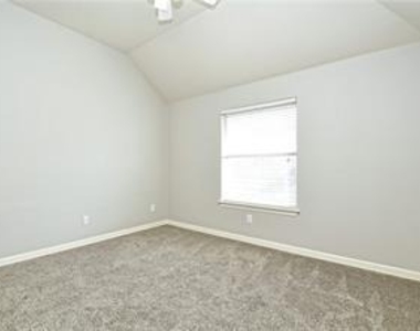 2737 Plantation Dr - Photo Thumbnail 22