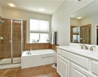 2737 Plantation Dr - Photo Thumbnail 14